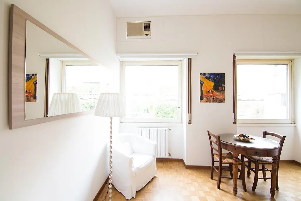 Vincent Apartment Milan Italy